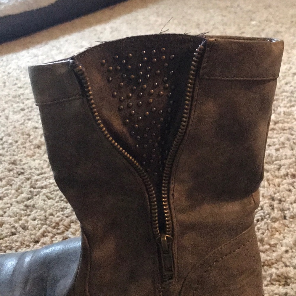 Boots - Picture 3 of 3